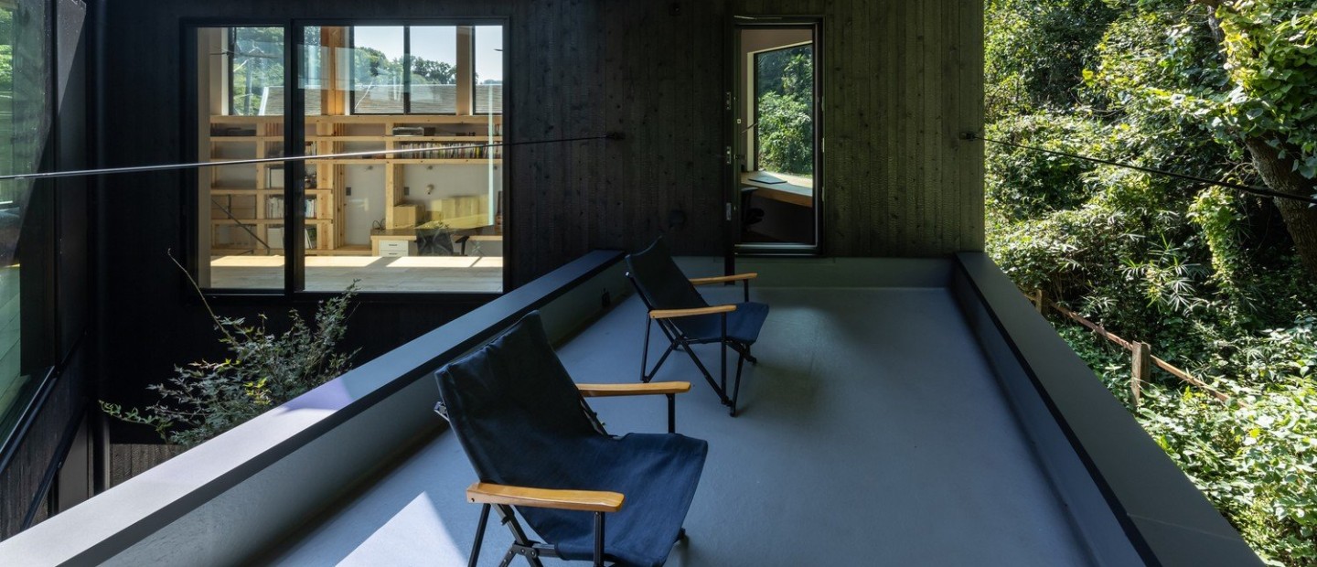 On the other side of the earth: Μια κατοικία που θα μας κάνει να επιλέξουμε σκούρους τόνους στο design μας