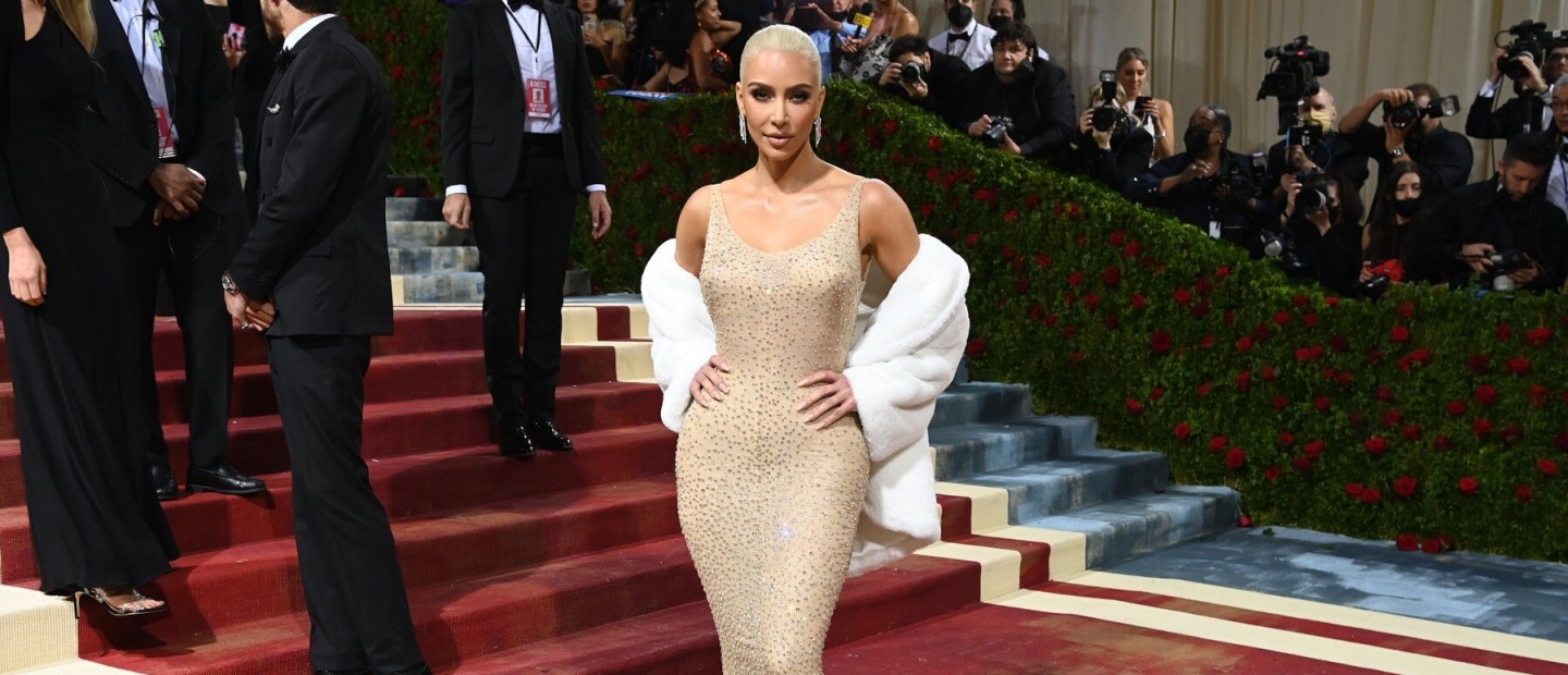Gilded Glamour: Τι σημαίνει το θέμα του Met Gala και πώς θα το φορέσετε; 