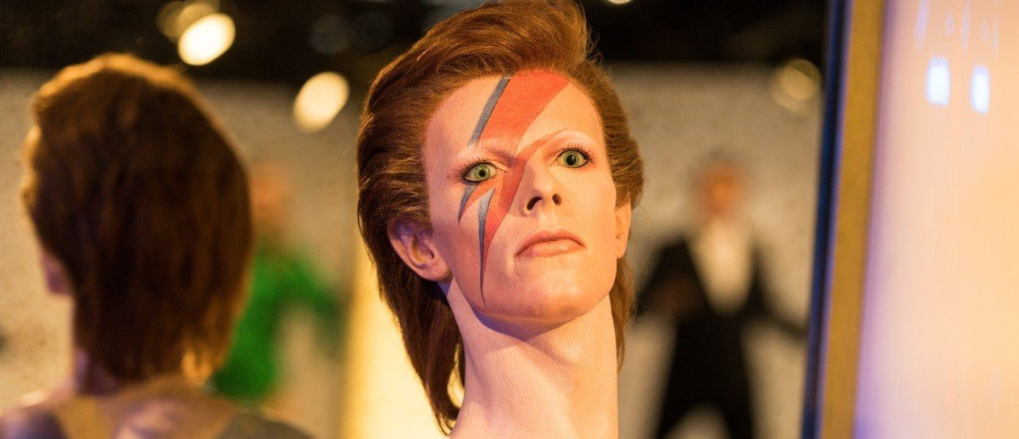 David Bowie: H εκκεντρική περσόνα που λάτρευε να ελίσσεται σε ένα νέο βιογραφικό ντοκιμαντέρ