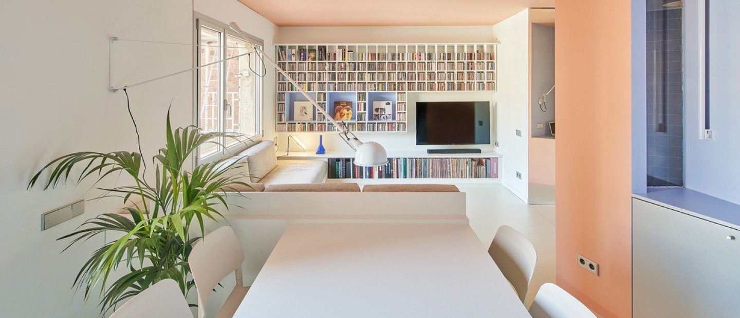 Δείτε πως η διακόσμηση ενός πολύ μικρού loft μπορεί να το αναδείξει σε dream place 