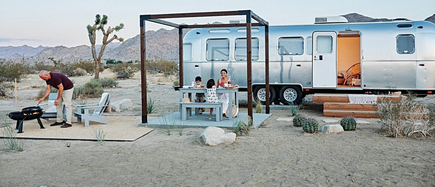 Glambing: Η νέα τάση για να βιώσετε τον camping στην πιο πολυτελή του διάσταση