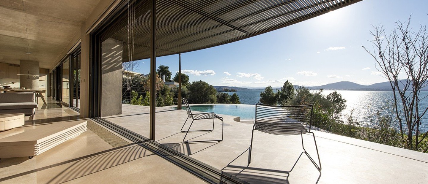 Defining Greece: Μια κατοικία στην Εύβοια πειραματίζεται με τη γεωμετρία 