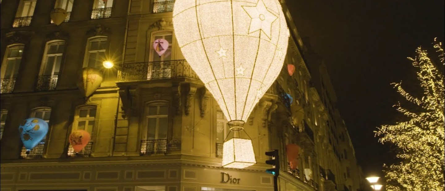 Ο εντυπωσιακός στολισμός του Ηouse of Dior στο Παρίσι 