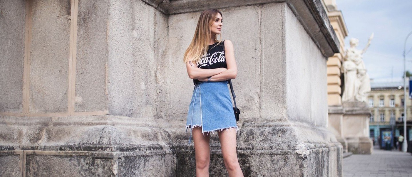 Τα denim items που μπορείτε να επιλέξετε ακόμα και τις πιο ζεστές ημέρες