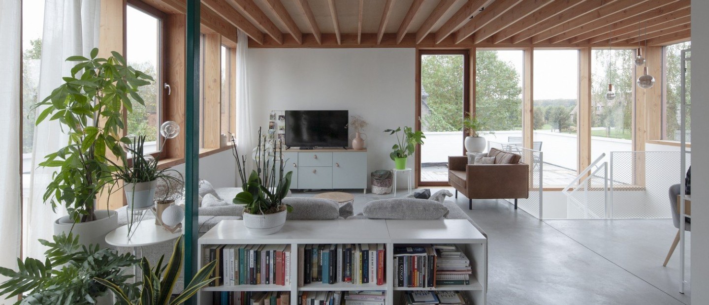 Μια cozy κατοικία στο Βέλγιο ποντάρει στη δύναμη των φυσικών υλικών