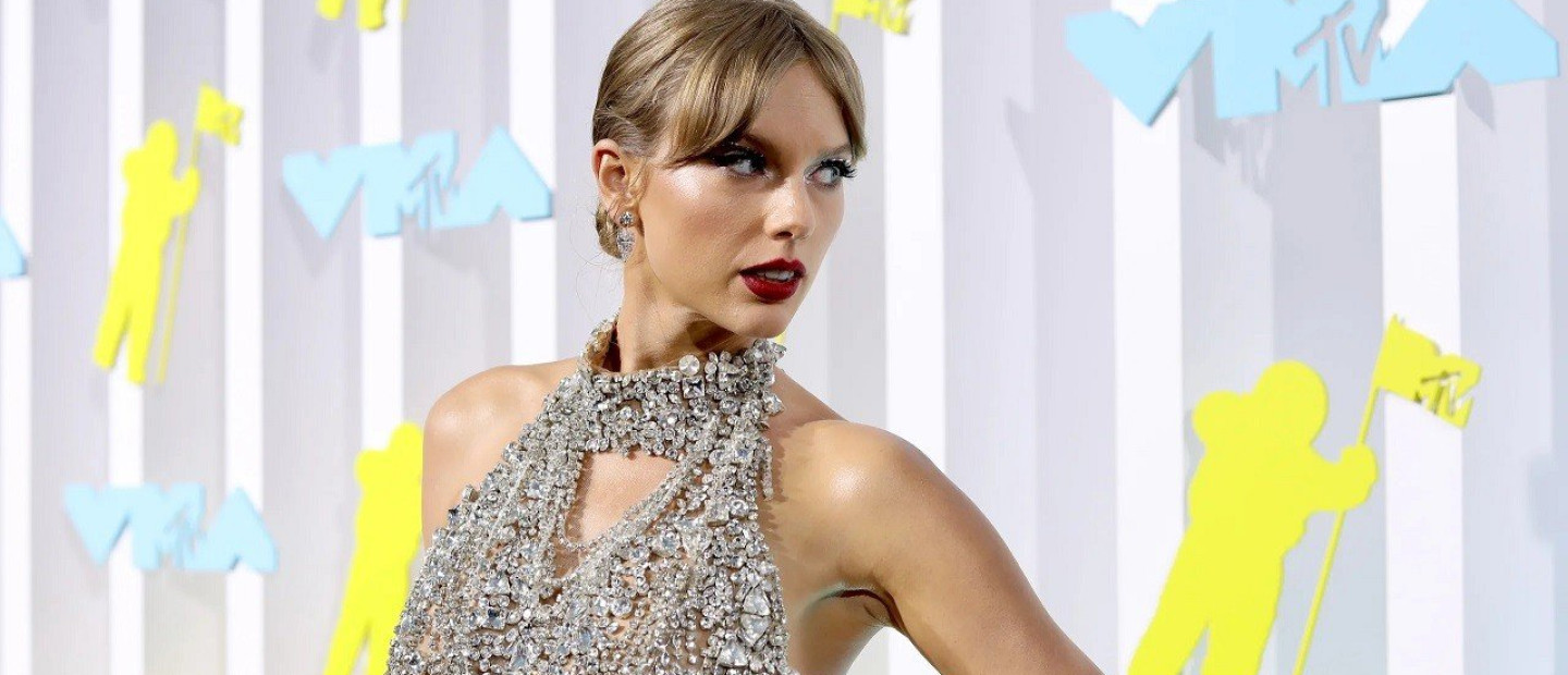 MTV VMAs 2022: H Taylor Swift έγραψε και πάλι ιστορία διεκδικώντας το σημαντικότερο βραβείο της βραδιάς