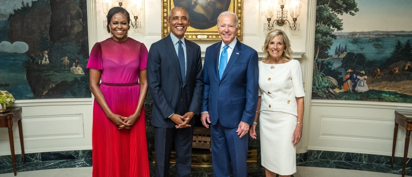 Barack & Michelle Obama: Αποκαλύφθηκαν τα πορτρέτα τους στον Λευκό Οίκο