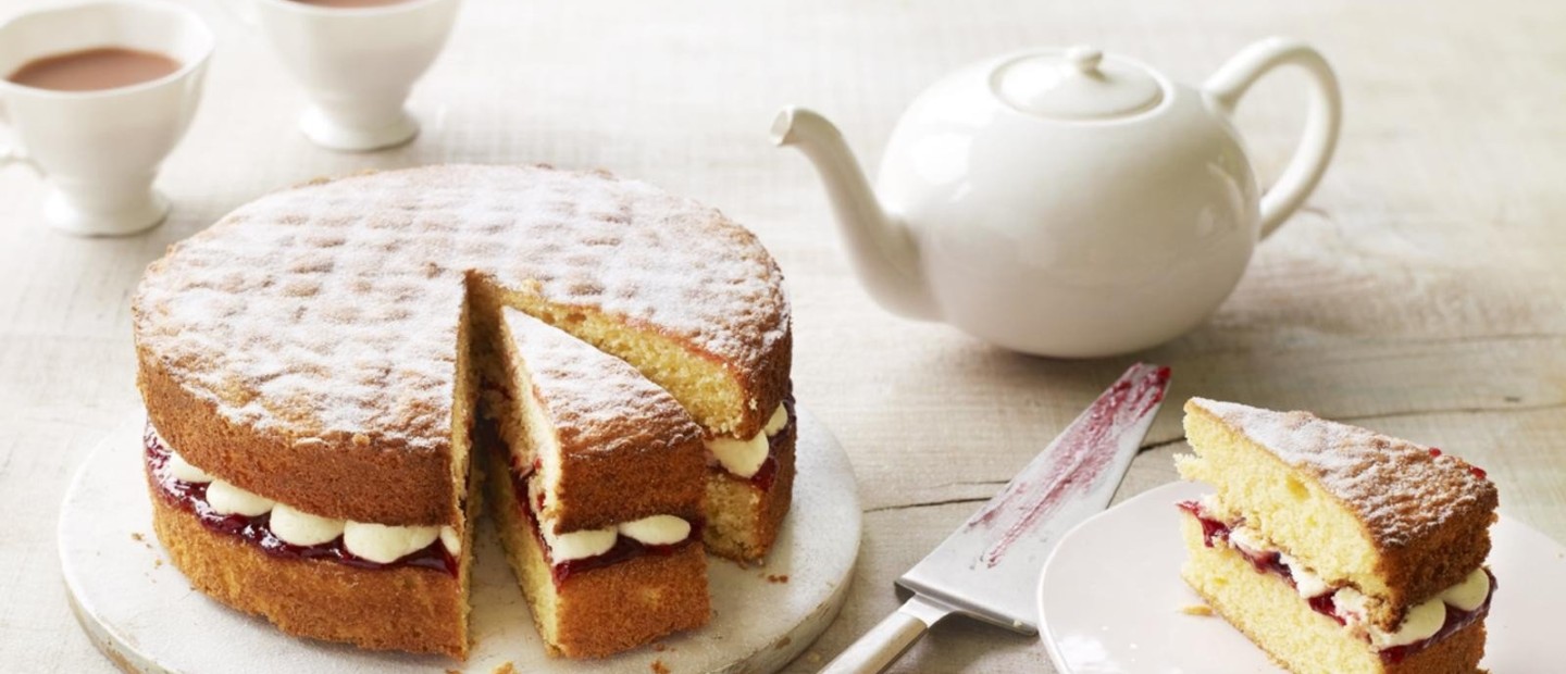 Ο Jamie Oliver δημιουργεί το πιο νόστιμο cake, ιδανικό για να συνοδεύσετε το afternoon tea σας
