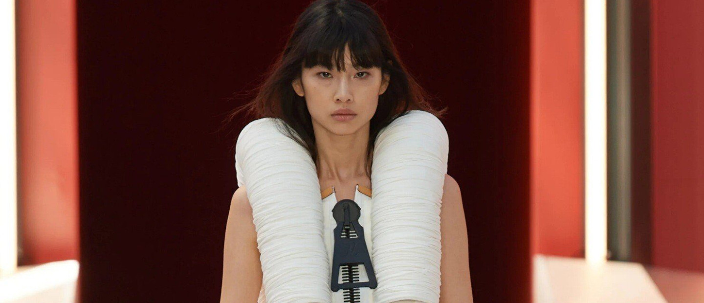 Louis Vuitton ss23: Ο Nicolas Ghesquière εξύμνησε την ﻿πολυπλοκότητα της θηλυκότητας 