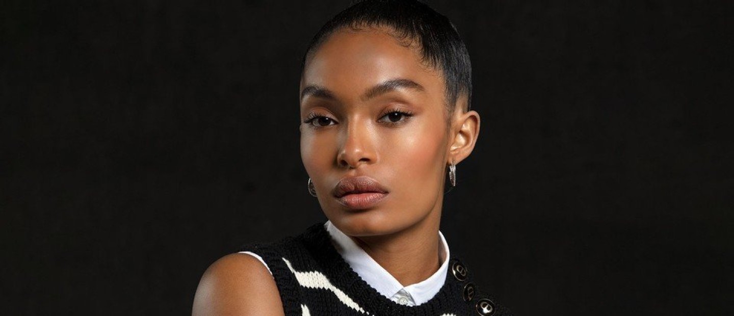 In My Lady: Η ηθοποιός Yara Shahidi μας δείχνει τι έχει μέσα στην Dior τσάντα της 