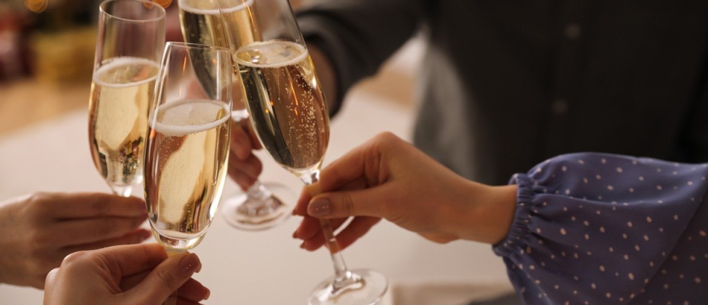 Festive dinner party: Δημιουργούμε το πιο εκλεπτυσμένο γιορτινό δείπνο χάρη στις συμβουλές 3 experts