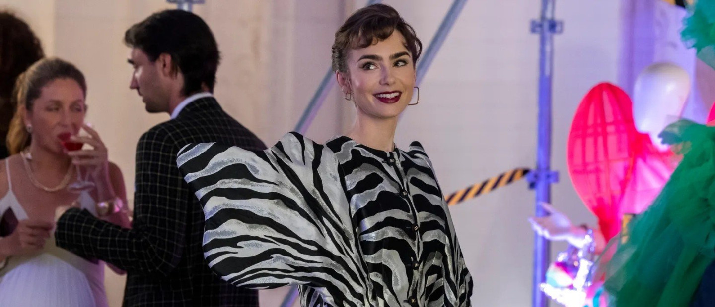 Emily in Paris: Τα looks που ξεχωρίσαμε από την 3η σεζόν 