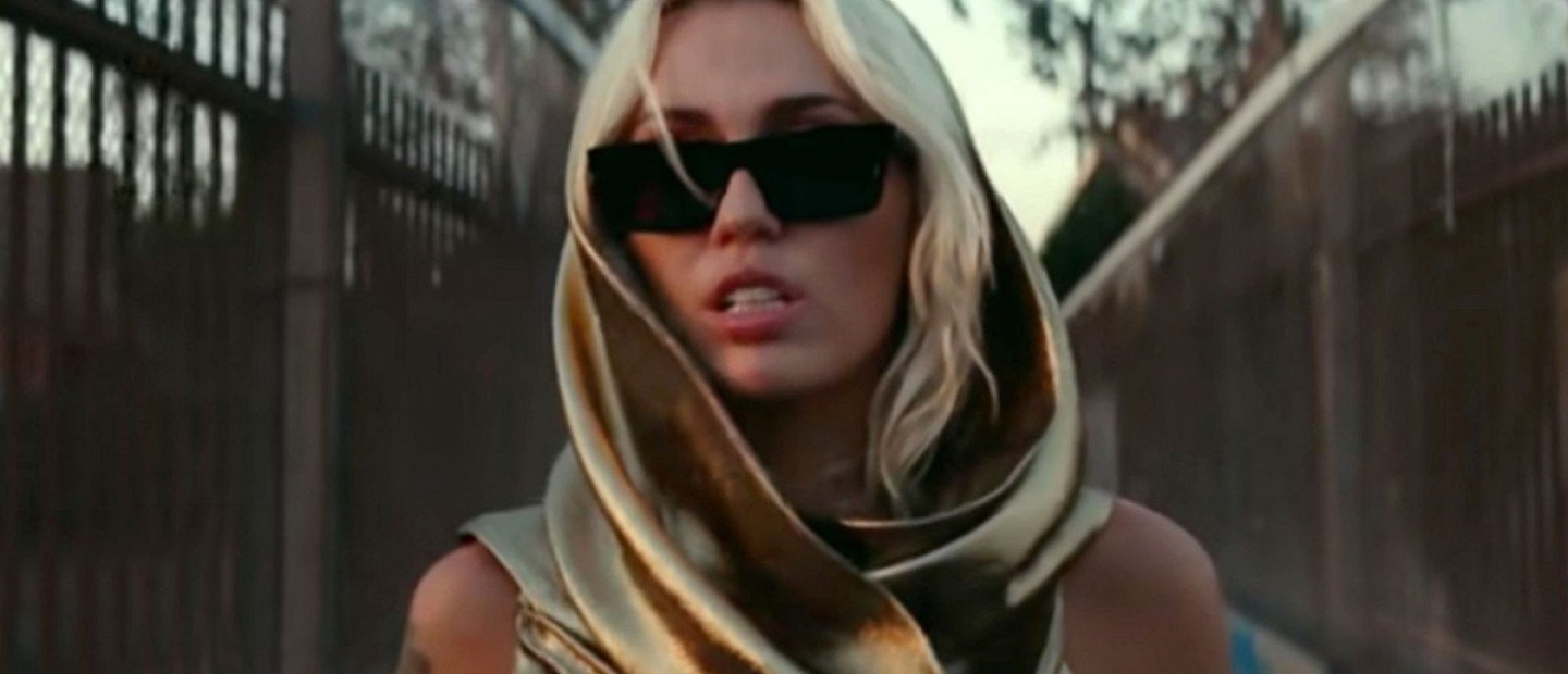 Flowers: To νέο κομμάτι της Miley Cyrus στέλνει το πιο ισχυρό μήνυμα για την αυτοαγάπη