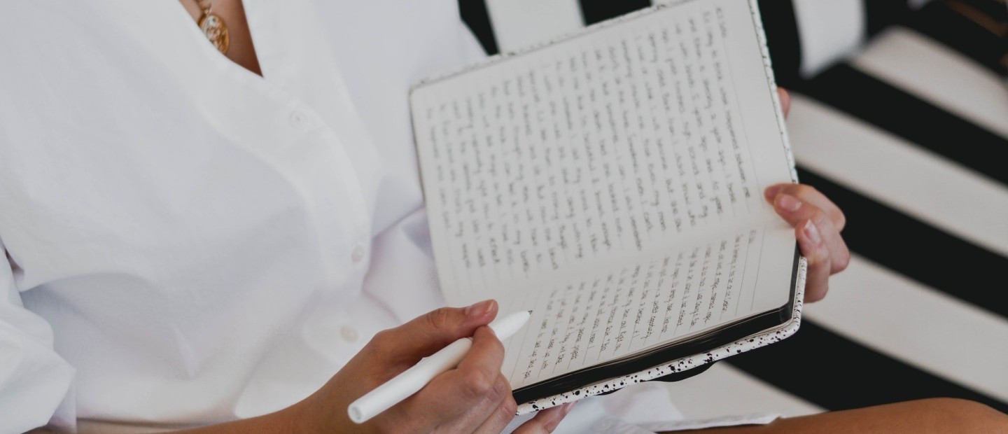 Writing Therapy: Γιατί είναι η θεραπεία-«κλειδί» για την ψυχική υγεία του 2023; 