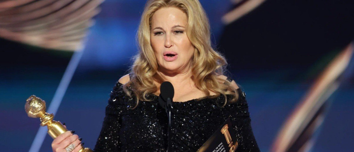 Γιατί η Jennifer Coolidge του White Lotus είναι η πιο cool ηθοποιός αυτήν τη στιγμή; 