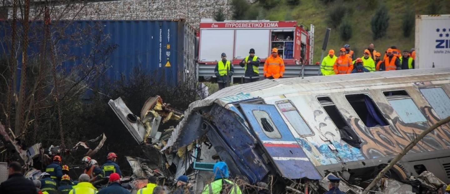 Τραγωδία στα Τέμπη: «Πάγωσε» όλη η Ευρώπη, πρώτο θέμα στον διεθνή Τύπο η Ελλάδα