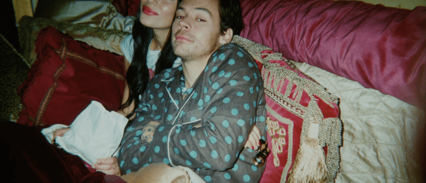 Το video clip του τραγουδιού Late Night Talking του Harry Styles απογειώνει τη μοντέρνα αντρική μόδα 