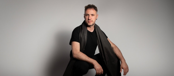 Face to Face με τον Δημήτρη Σκύλλα: «Η μεγαλύτερη ευλογία για έναν δημιουργό είναι ο χρόνος»