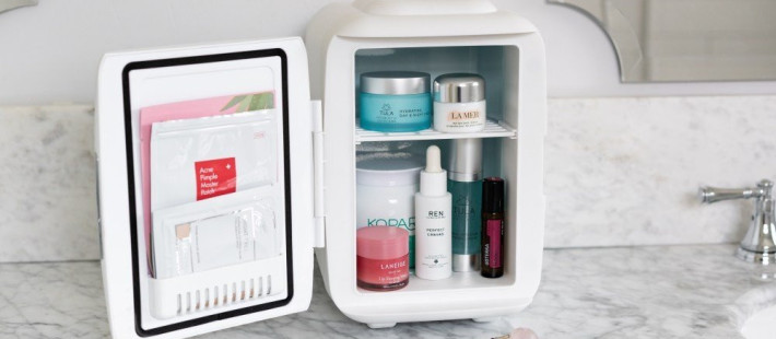 Beauty Fridge: Ποια προϊόντα περιποίησης αξίζει πραγματικά να μπαίνουν στο ψυγείο το καλοκαίρι;