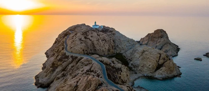 Ο Jacquemus επιβεβαίωσε την τοποθεσία στη Μεσόγειο για το επικείμενο show του