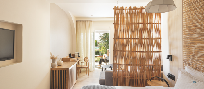 Ένα οικογενειακό resort σε μια από τις πιο μαγικές ακτές της Σιθωνίας μετατρέπεται στο απόλυτο καλοκαιρινό καταφύγιο
