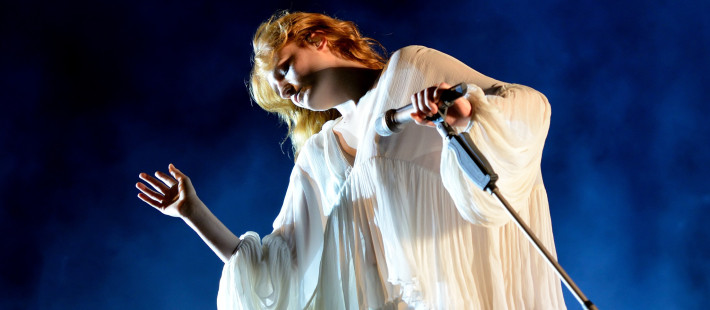 Florence Welch ή αλλιώς η γυναίκα που μετέτρεψε τους δαίμονές της σε ύμνους και έκανε τον πόνο τέχνη