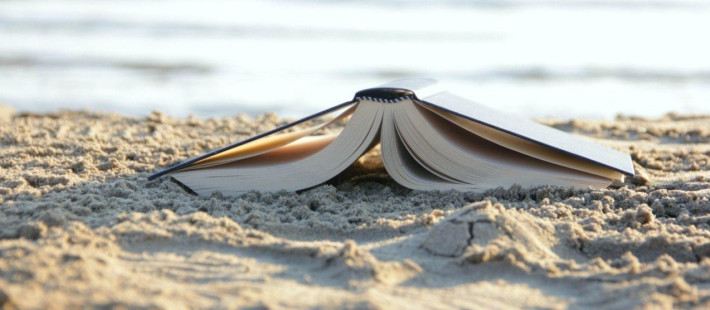 Summer Reading: 5 διαχρονικά βιβλία που μπορείτε να διαβάσετε μέσα σε μία μέρα