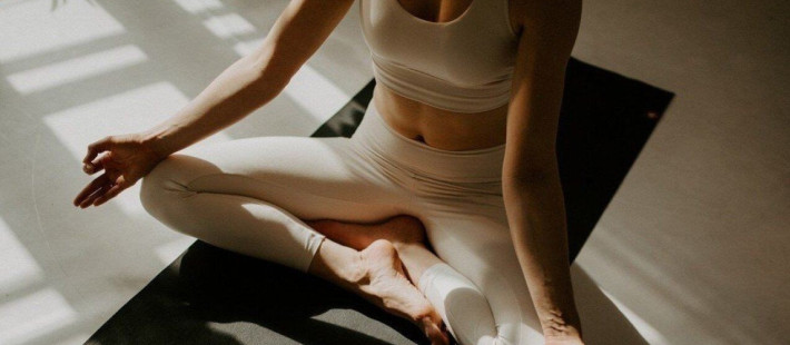 Οι θαυματουργές ασκήσεις yoga που θα βελτιώσουν την ποιότητα του ύπνου σας