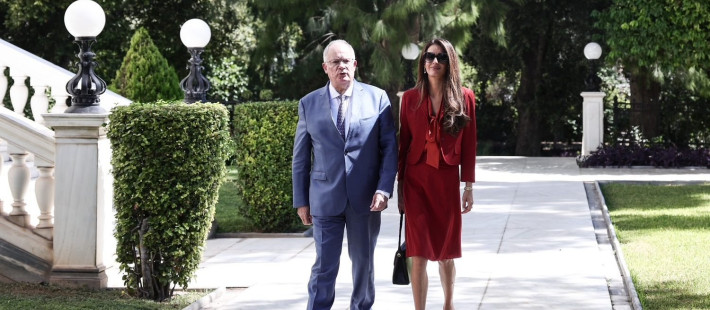 Η Amal Clooney επιστρέφει στην Αθήνα και φέρνει ξανά στο επίκεντρο τη συζήτηση για τα Γλυπτά του Παρθενώνα