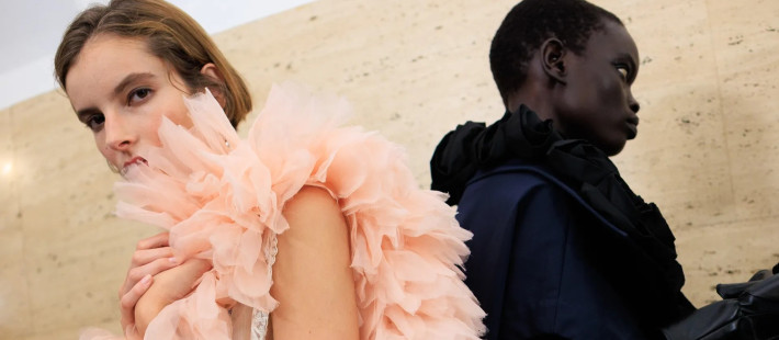 Τα beauty trends από το London Fashion Week που δεν περνούν καθόλου απαρατήρητα