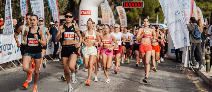 Ladies Run 2026: Η γυναικεία δύναμη παίρνει θέση με φόντο το σκηνικό της Astir Beach