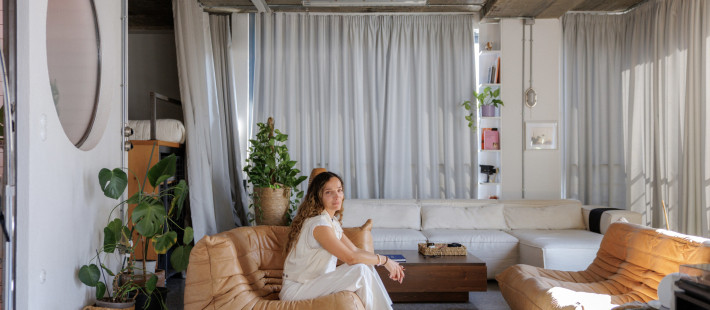 Doors Open: Σε ένα φωτεινό industrial loft στο κέντρο της Θεσσαλονίκης, η εικαστικός Φαίη Αλεξέλη ζει, εμπνέεται και δημιουργεί