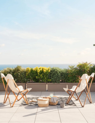 Ένα φωτεινό ρετιρέ στη Γένοβα με θέα στη θάλασσα επαναπροσδιορίζει το ιταλικό coastal design