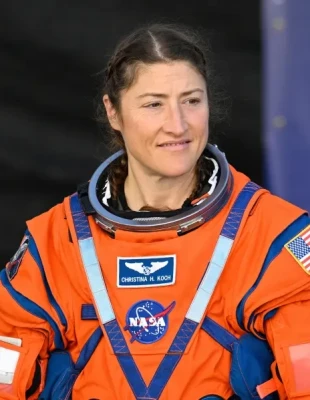 Christina Koch: Αυτή είναι η πρώτη γυναίκα που έκανε τον γύρο της Σελήνης