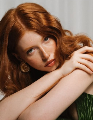 Ποιο είναι το έξυπνο trick για την τέλεια εφαρμογή κραγιόν στα χείλη σας;