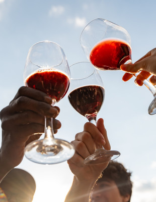 Τα κρασιά που θα ολοκληρώσουν ιδανικά το πασχαλινό σας τραπέζι