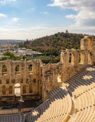 Φεστιβάλ Αθηνών Επιδαύρου 2026: Όσα έρχονται φέτος στο Ωδείο Ηρώδου Αττικού λίγο πριν κλείσει τις πύλες του
