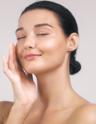 Οι αλλαγές που πρέπει να κάνετε στη skincare ρουτίνα σας για ένα πετυχημένο winter-to-spring detox