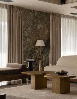 Ένα σύγχρονο σπίτι στο Surat που επαναπροσδιορίζει το design μέσα από υφές και γήινες αποχρώσεις