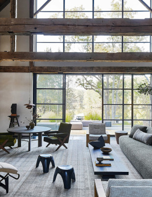 Touch of black: Η διαχρονική αισθητική που μεταμορφώνει κάθε χώρο με μία μόνο πινελιά