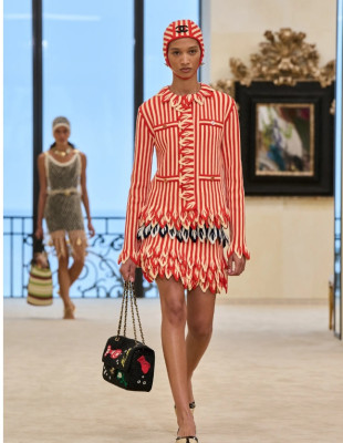 Τα εντυπωσιακά looks από την πρώτη Cruise συλλογή του Matthieu Blazy για τη Chanel