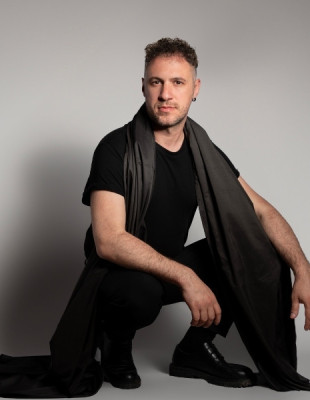 Face to Face με τον Δημήτρη Σκύλλα: «Η μεγαλύτερη ευλογία για έναν δημιουργό είναι ο χρόνος»