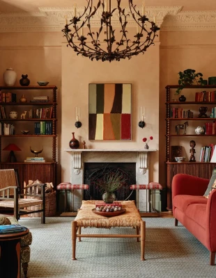 Ένα βικτοριανό σπίτι στο Λονδίνο επαναπροσδιορίζει την κομψότητα μέσα από το χρώμα