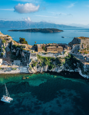 Τα 4 κοντινά νησιά που επιλέγουμε την τελευταία στιγμή για το τριήμερο της Πρωτομαγιάς