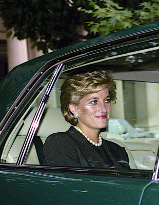 Τα αγαπημένα αντικείμενα της Πριγκίπισσας Diana που μπορούμε να αποκτήσουμε σήμερα