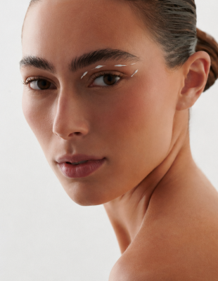Το beauty brand που εμπνέεται από τη δύναμη της ﻿ελληνικής φύσης κι έχει ως οδηγό τη φιλοσοφία της απλότητας