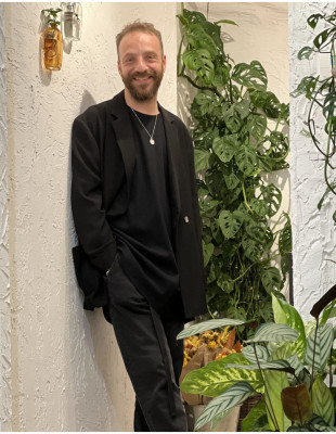SKG Stories: Για τον florist Κωνσταντίνο Τιμιανό, τα φυτά είναι ο λόγος να επιβραδύνουμε σε μια καθημερινότητα τόσο γρήγορων ρυθμών