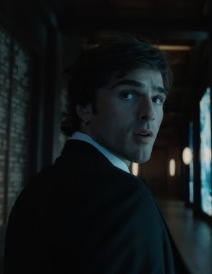 Ο Jacob Elordi πρωταγωνιστεί στη νέα καμπάνια της Chanel