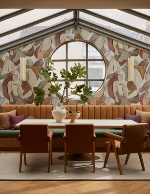 Simultanism: Η πιο καλλιτεχνική τάση στο interior design φέρνει χρώμα, κίνηση και προσωπικότητα στο σπίτι