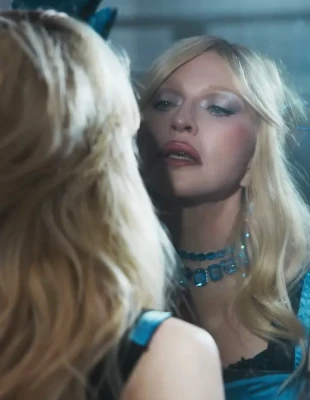 Η Madonna συγκεντρώνει stars από τη μουσική, τη μόδα και τον κινηματογράφο στο νέο εκρηκτικό video clip της